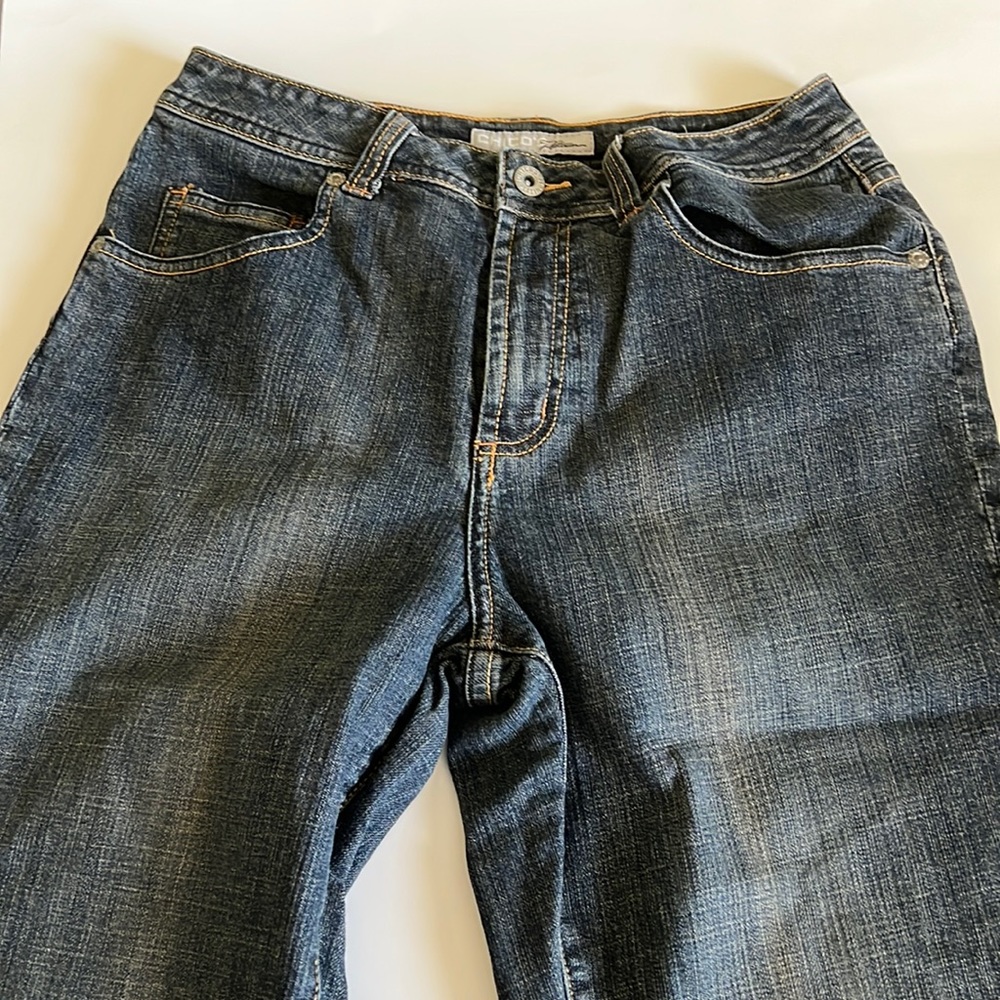Chicos Platinum Cropped jeans with Cuff and pocket detail size 0.5